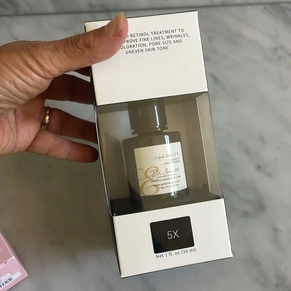 Charlotte Tillbury liquid gold retinol La neige beauty bundle - Picture 2 of 9